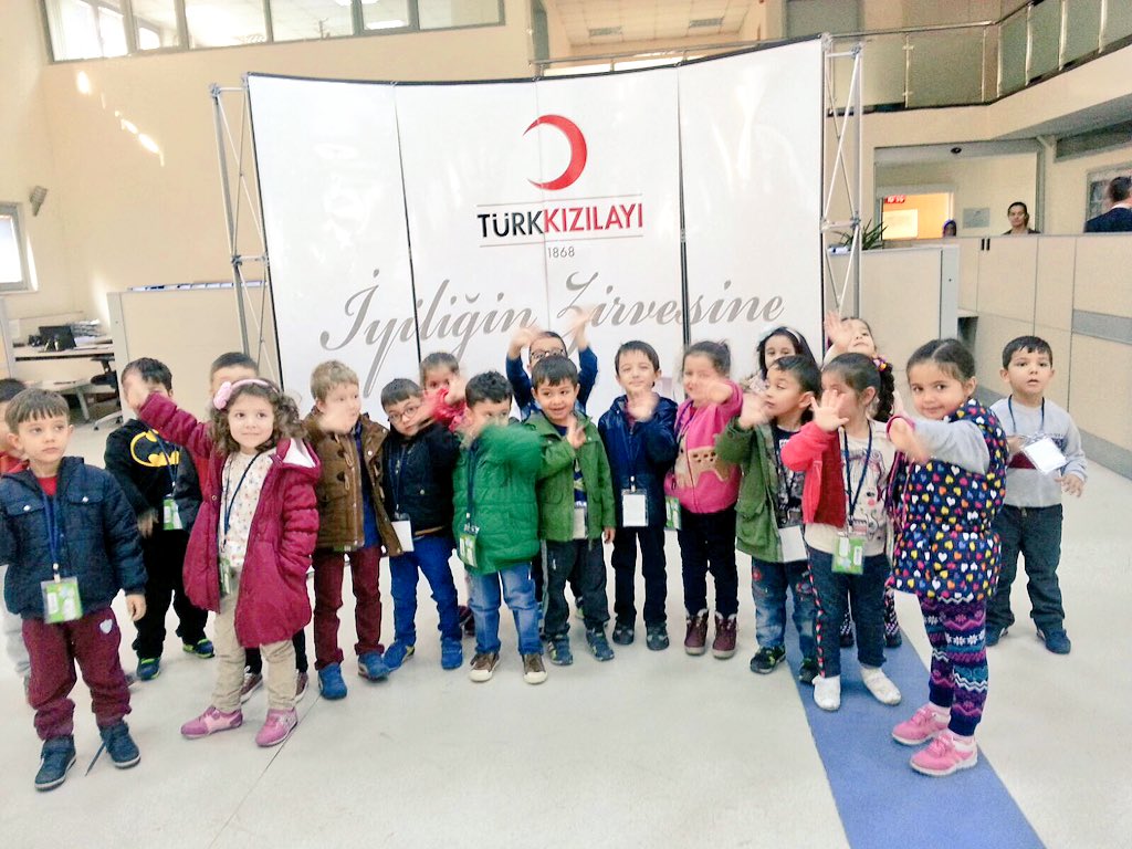 Geleceğin yardım severlerini ağırlamaya devam ediyoruz. #ÇocuklarGülsün diye #yardımsevenol