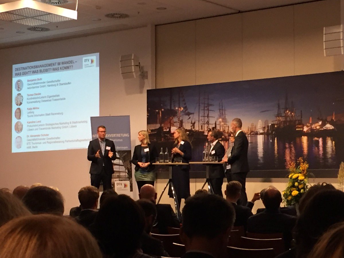 DFV_Ferienhaus's tweet photo. spannende Vorträge und großartige Gespräche mit tollen Kollegen aus dem Tourismus
#DeutscherTourismustag #dtt15 https://t.co/CLhvabvAdP