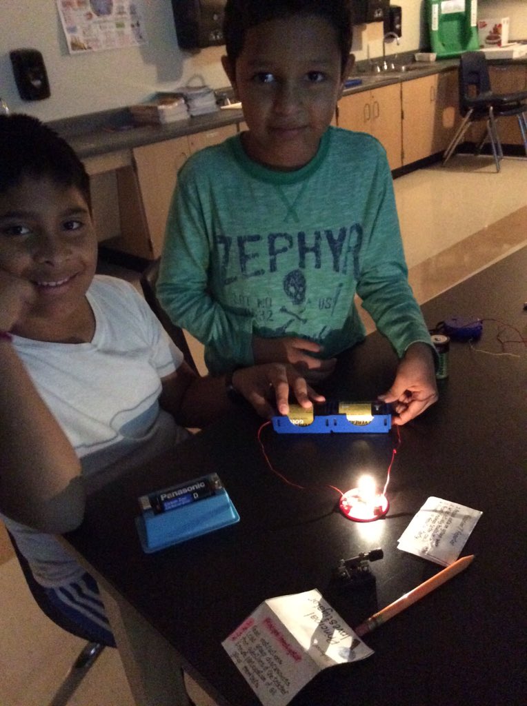 MrsNovakJones's tweet photo. 4 th grade- Electricity and energy lab using light bulbs, motors &amp; sound makers! #ManorISD @pmeseagles @CI_Manor https://t.co/rECae5j0cZ