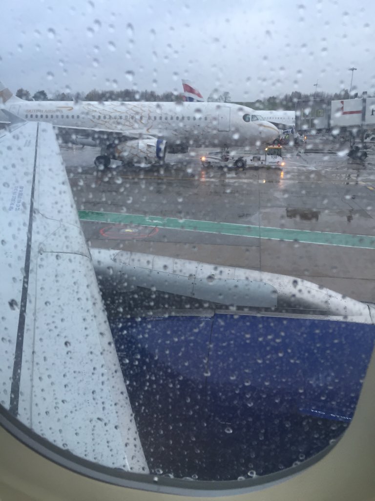 denkmit's tweet photo. Obligatory aircraft window shot #destinationvalencia https://t.co/HXTrEFSmtR