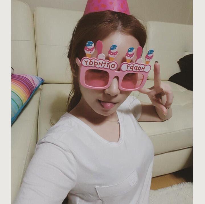 GRLGROUPCONFESS's tweet photo. Happy birthday to Girl's Day's Yura 💖💖💖💖 #HappyYuraDay https://t.co/0bXMqJX01H