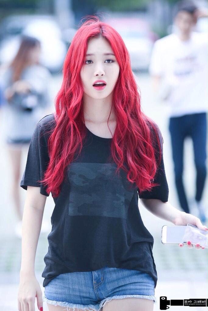 GRLGROUPCONFESS's tweet photo. Happy birthday to Girl's Day's Yura 💖💖💖💖 #HappyYuraDay https://t.co/0bXMqJX01H