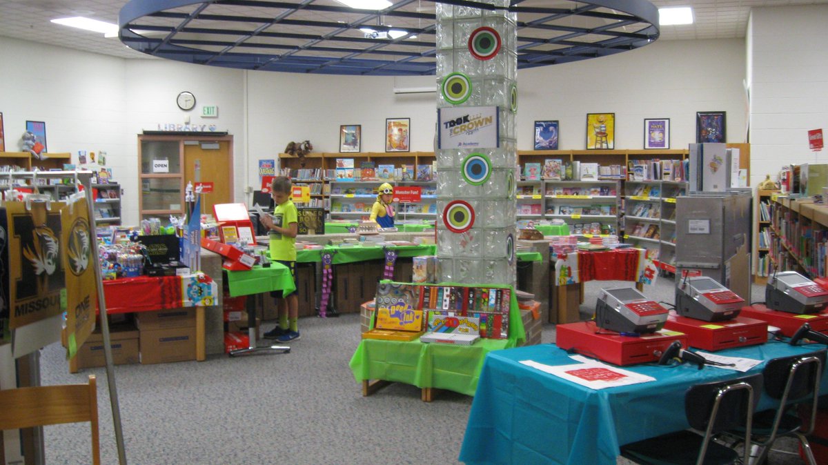LibrarySG's tweet image. Tonight get a $5 coupon to spend at Book Fair during Literacy Night!
