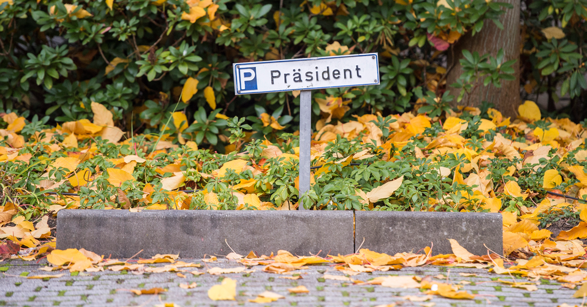 SPORT1's tweet photo. Er will seinen Platz nicht räumen...und weiterhin #DFB-Präsident bleiben. #WMGate #Niersbach https://t.co/V3CiBTueu8 https://t.co/su1hzuHp8K