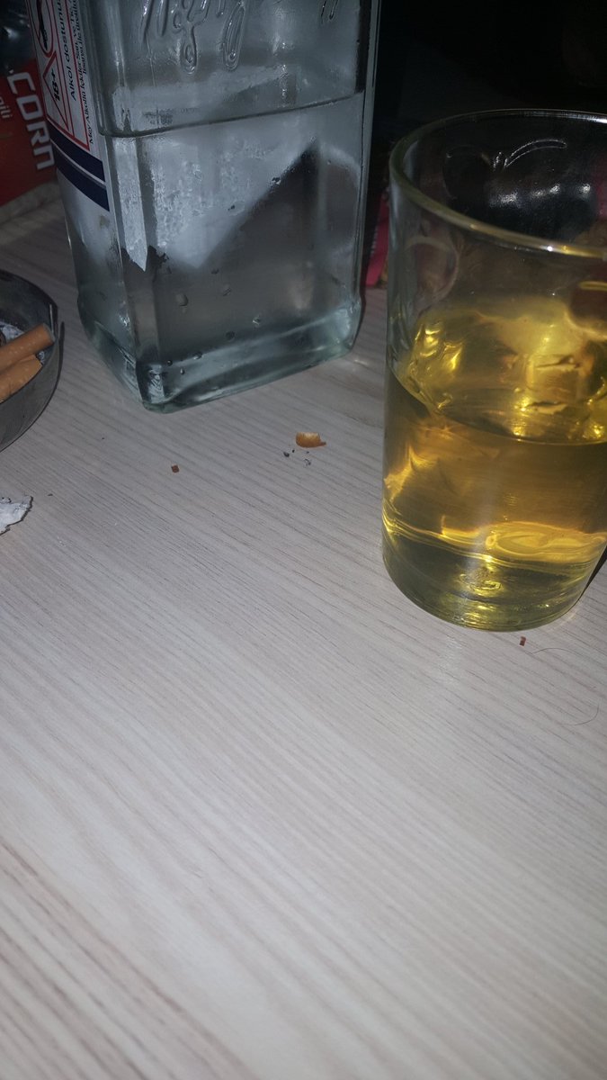 Sigara ve alkol insanı yavaş yavaş öldürüyormuş kimin acelesi var ki.