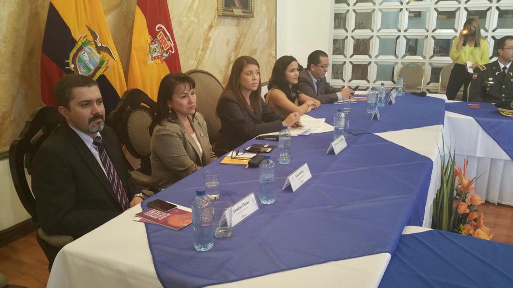 DDHH_Ec's tweet photo. Este momento se instala en #Cuenca la 6ta. Mesa contra la violencia a las mujeres, niñez y adolescencia. https://t.co/jvnq0Q0X3n