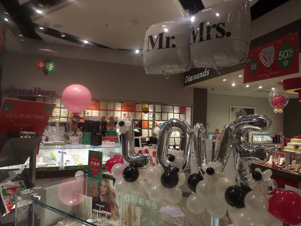 HSWhiteRose's tweet photo. More pieces from Balloonz By Juelz as part of our latest #WeddingEvent In store Thurs 5th - Sun 8th Nobember https://t.co/QQsaXCs645