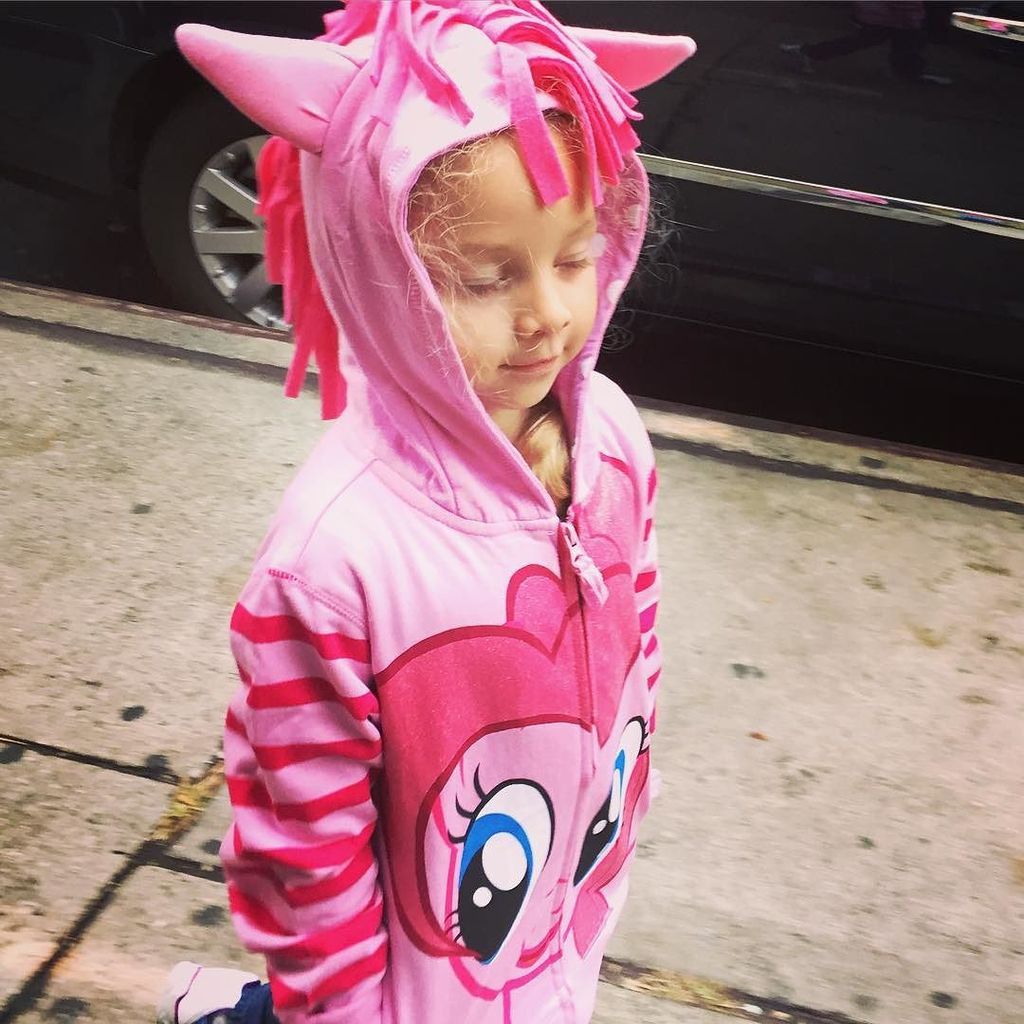 PinkieFanClub's tweet photo. She refuses to feel shame about that Pinkie Pie hoodie. #mylittlepony #pinkiepie #kidstagram #kidpic #kidpost #kidfโฆ https://t.co/f50xw1kLgg