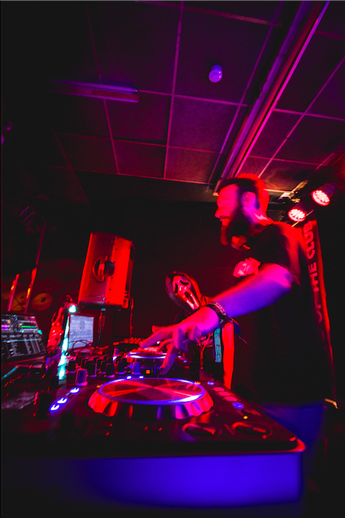 Con <a href="/BlitzMix/">BlitzMix</a> siempre se lía en <a href="/StereoAlicante/">Stereo Alicante</a>. ¡Esta noche MÁS a partir de las 03:30h! Tanz! Tanz! Tanz!