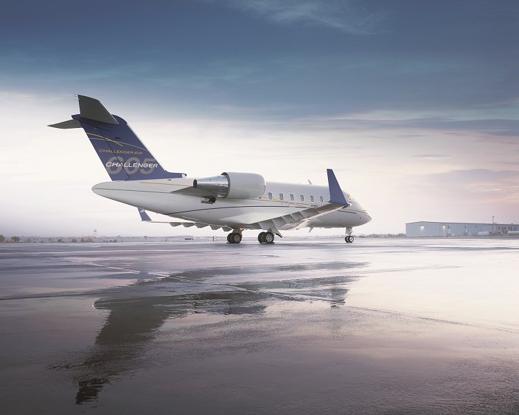 Bombardier's tweet photo. #TBT – Nov. 2005 : Lancement de l'avion Challenger 605, qui offre puissance supérieure et performance étincelante. https://t.co/32jj12HvvY