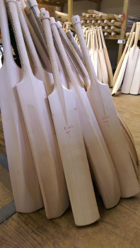 AJSportsUK's tweet photo. Had a great time hand picking some seriously good bats at @SalixBats this morning! #QualityBats #QualityPeople https://t.co/dsPFzlXHoS