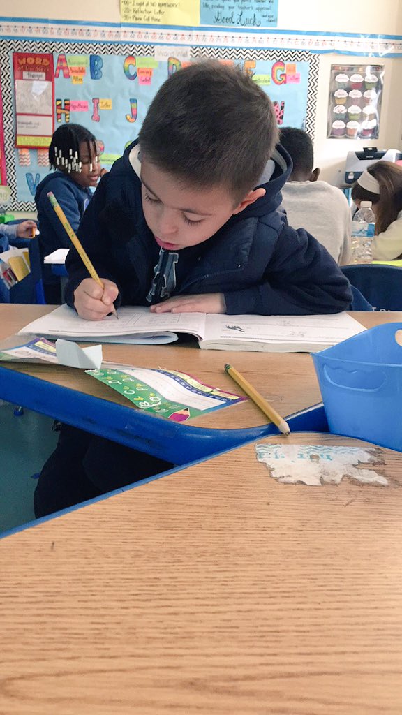 Mrs_Frat's tweet photo. Working hard on estimating differences! 📓📚✏️ #hlabklyn #engageNY #math https://t.co/97utuOmKRy