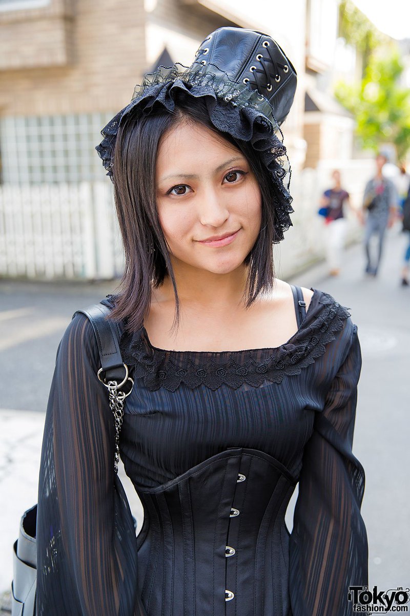 Gothic Harajuku girls in h.NAOTO, Alice & The Pirates, K.victoria