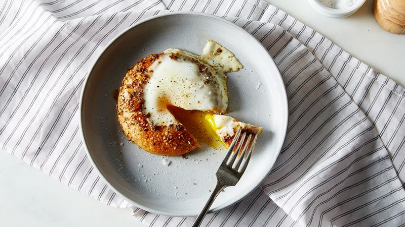 lifehacker's tweet image. Upgrade your breakfast with a bagel egg-in-a-hole for two: lifehac.kr/wENqNcS