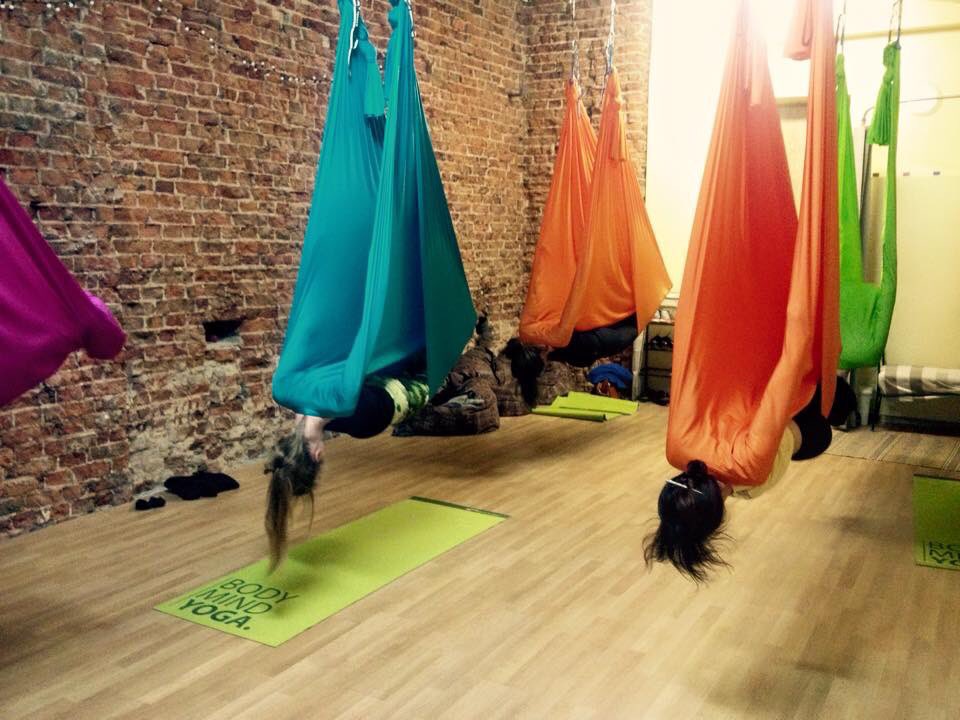 R_Iskauskaite's tweet photo. #yoga #flyingyoga #airyoga #camiyoga #orange #MsCreativity https://t.co/8SfvEYJrYE