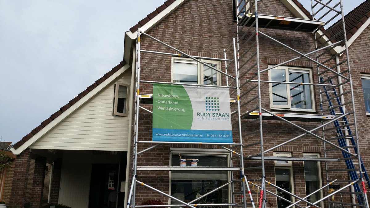 Afgelopen weken 3 woningen in Hoonhorst geschilderd,deze staan voor de winter ook weer strak in de lak!!!