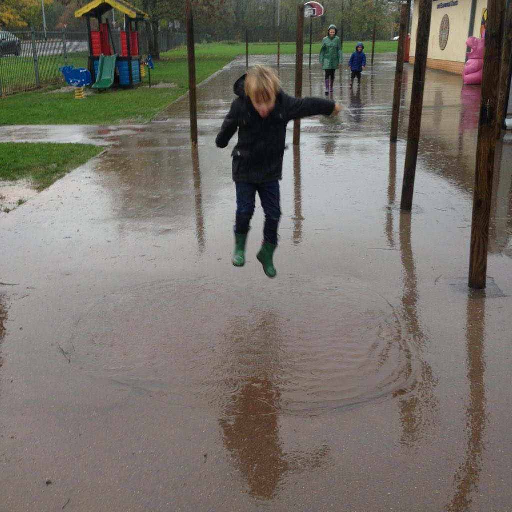 StDavidsCiWPrm's tweet photo. #puddle jumping #Nurture #outintheelements! #greatfun #sensoryplay https://t.co/DRlJcMIdlj