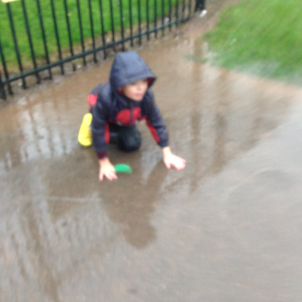 StDavidsCiWPrm's tweet photo. #puddle jumping #Nurture #outintheelements! #greatfun #sensoryplay https://t.co/DRlJcMIdlj