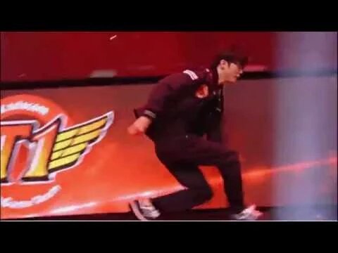 -Cariño, estoy sola en casa
+Estoy en el LoL..
-Y yo desnuda.
+Y yo en ranked
-Me han puesto 500Mb de fibra óptica
+