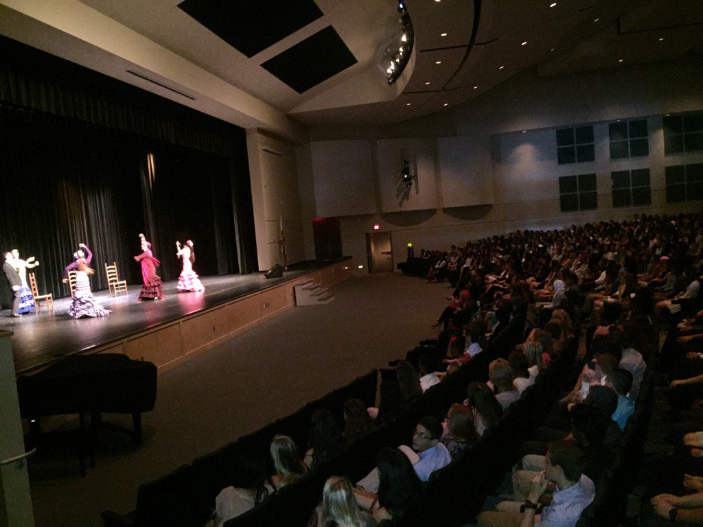 ATL_Eagles's tweet photo. International Dance show at ATL #dance #culture https://t.co/xWzNX88DJ1