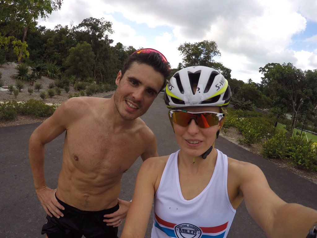 Jgomeznoya's tweet photo. Un poco de entrenamiento y entrevistas en el paraíso, antes de empezar el @IslandHouseTri mañana https://t.co/RQOMBGtRoX
