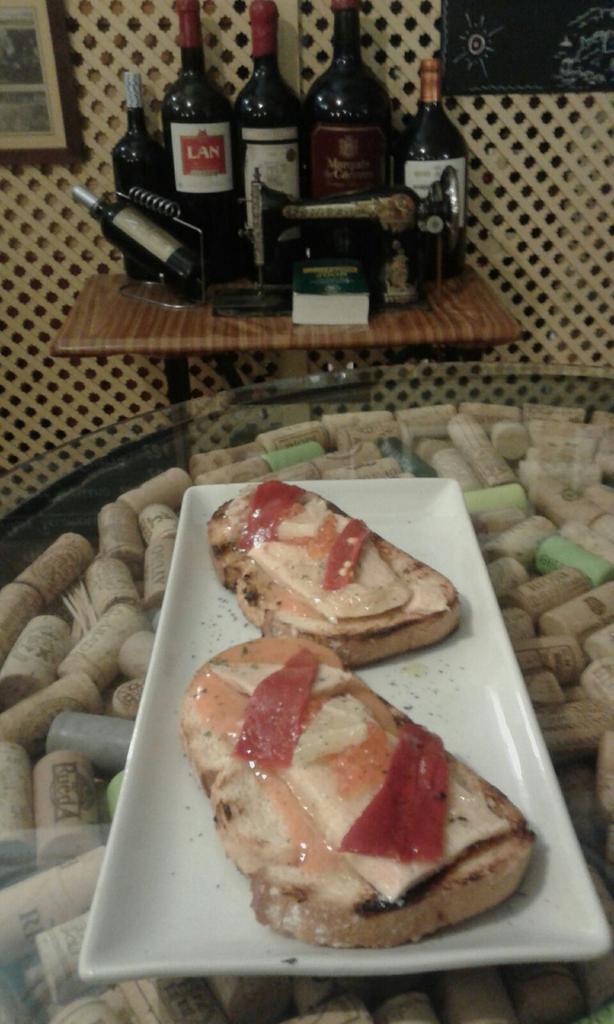 mesondonchema's tweet photo. !QUE RICO!  Nuestras Tostas de Bonito https://t.co/f8VMDpqme9