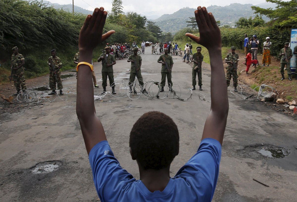 CrisisGroup's tweet photo. #Burundi again faces the possibility of mass atrocities and civil war. Read our alert: 
https://t.co/mFX97sJ7G7 https://t.co/6CVepLMCyk