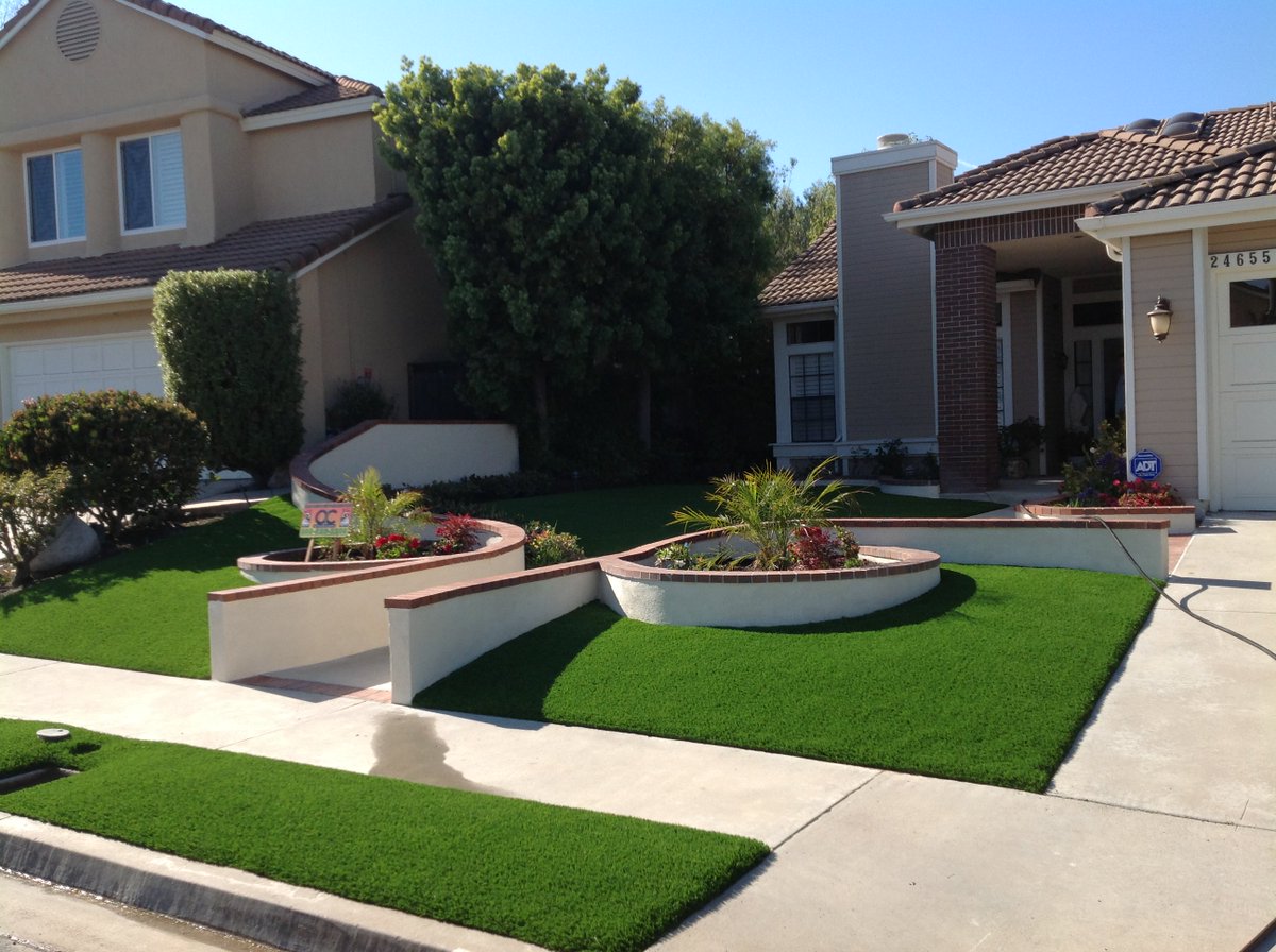 OCTurf_'s tweet photo. Your #frontlawn can look like this all year long! #octurf #syntheticgrass #droughtfriendly #elninofriendly https://t.co/2Xmy2d7Ssy