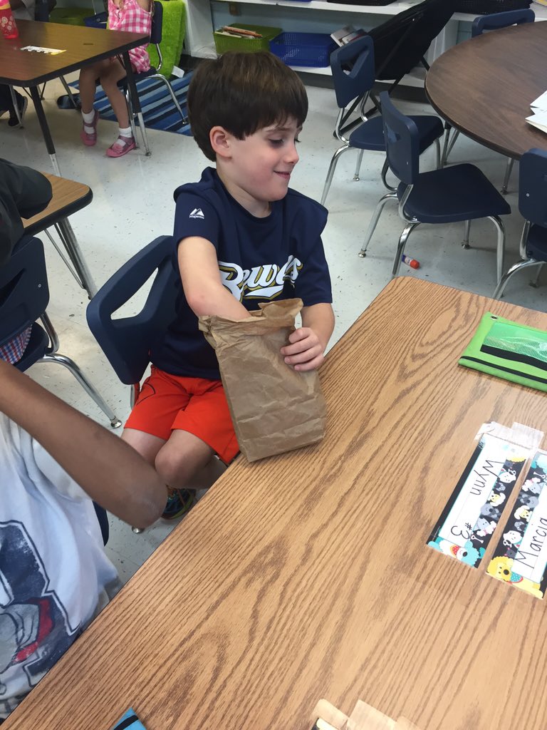 echolsvhcs's tweet photo. #techinabag It makes our lives easier!! #kindergartenengineering @VHElemEast https://t.co/swt6qocVGN
