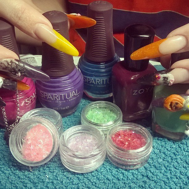 RalucaML's tweet photo. I need a break #nailart #kittyclaws #shutterglass https://t.co/DUEcfG2OG9 https://t.co/3MDTD9vErC