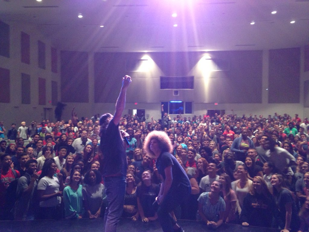 SRHSHawks's tweet photo. @mikesmithlive striving a a world record for selfies. #skateforachange https://t.co/JHXUMgVGL6