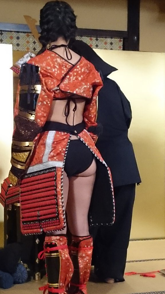 [NSFW] Japanese chiobu wearing real samurai armour CTEcEcYUYAIjDiw