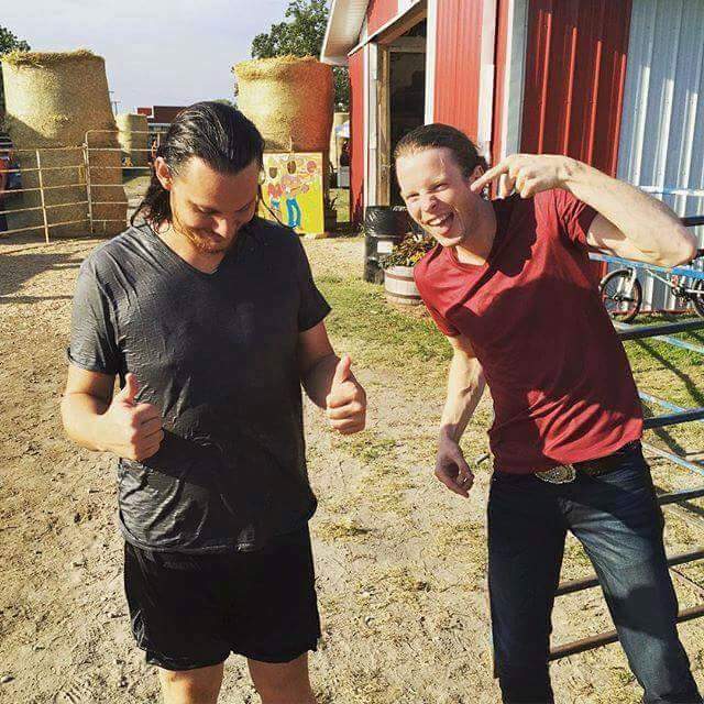 _theAustinsAbs's tweet photo. #lifelessons Laugh at your problems. Everyone else does. https://t.co/r20TISS352