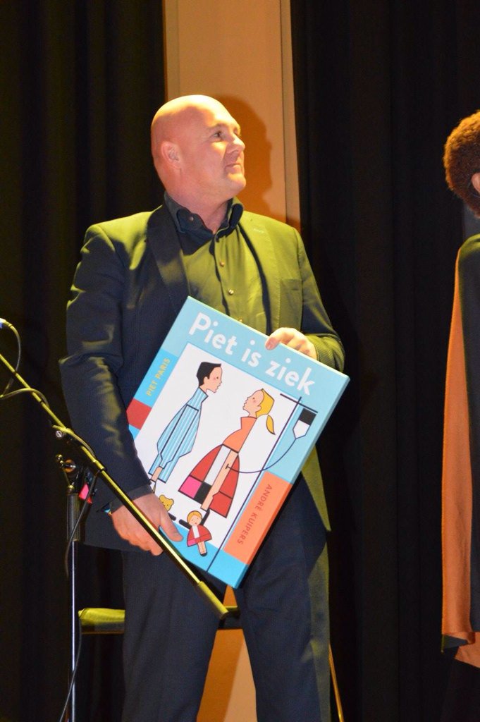 martie08's tweet photo. Meer foto's van de boekpresentatie 'piet is ziek'. Zie: https://t.co/zVfdDuysd4 @astro_andre @SteunEmma #emma150jaar https://t.co/I5QqXAw5Hd