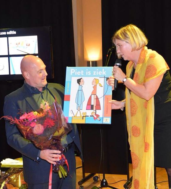 martie08's tweet photo. Meer foto's van de boekpresentatie 'piet is ziek'. Zie: https://t.co/zVfdDuysd4 @astro_andre @SteunEmma #emma150jaar https://t.co/I5QqXAw5Hd
