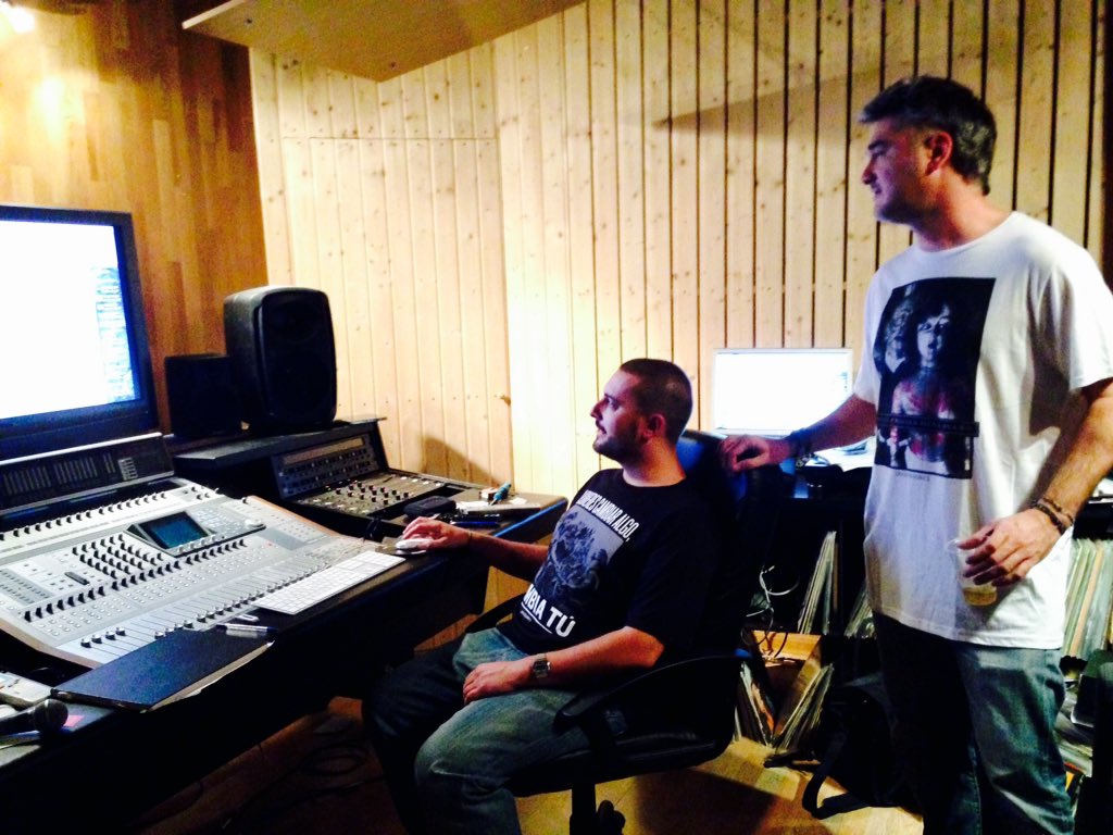 KaseO_real's tweet photo. #KaseO "Hoy en el estudio de #RapSolo con #RdeRumba " https://t.co/HisLcWCkqB