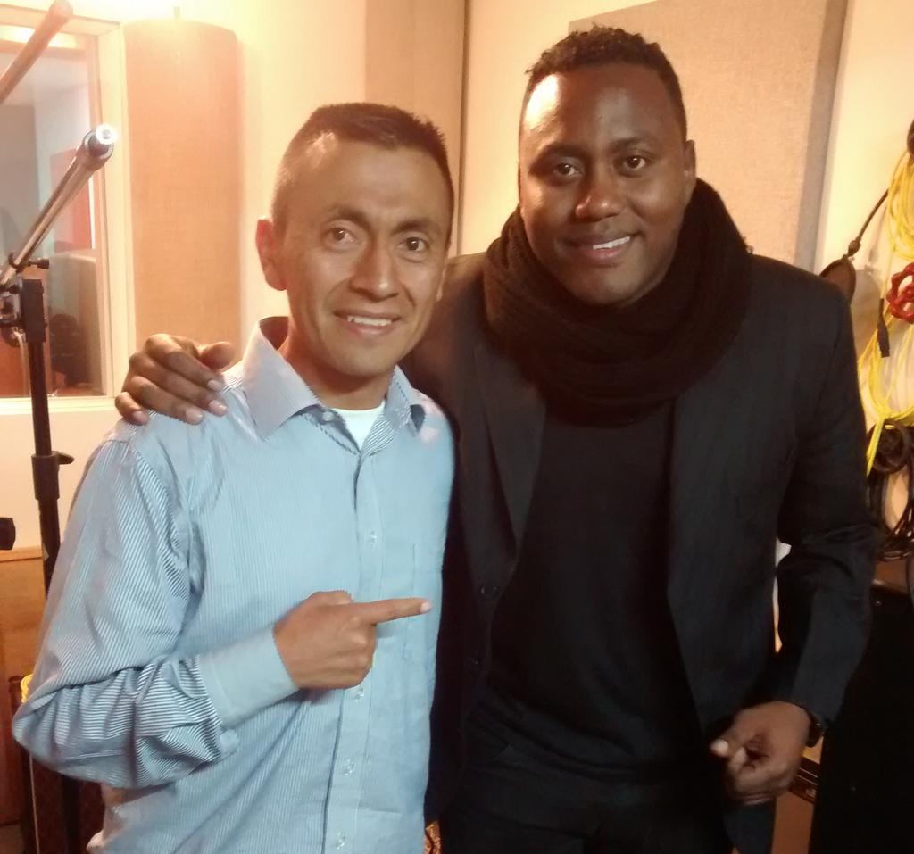 JorgeEspanol's tweet photo. Así como cuando uno se encuentra un amigo famoso. @EIGNARRENTERIA2 tremendo cantante de @GuayacanOficial https://t.co/8HyKZq3cY7