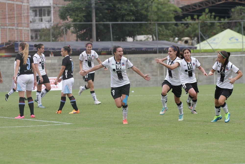 EvolucionCSF's tweet photo. [FOTOS] Galería de imágenes de lo que dejó el primer tiempo entre @ColoColoFem y @clubuaiurquiza 1-0 https://t.co/HZCTlPnENo