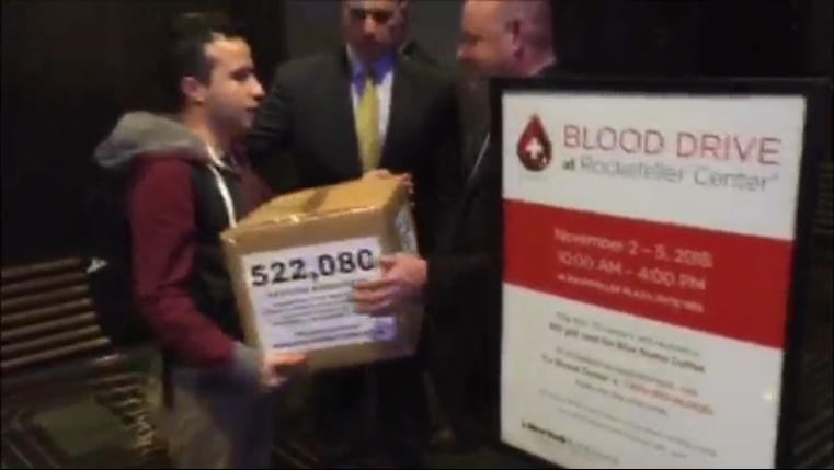 MSNOWNews's tweet photo. Protesters deliver 522,080 anti-Donald Trump petition signatures to 30 Rock: https://t.co/FCoUJKI4Ex https://t.co/zMvzjw64AN