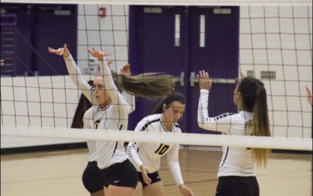 blairbaileyy's tweet photo. ITS GAME DAYYY #ROUND2 #BTHOG *hair flip* https://t.co/zjSPLT8OmQ