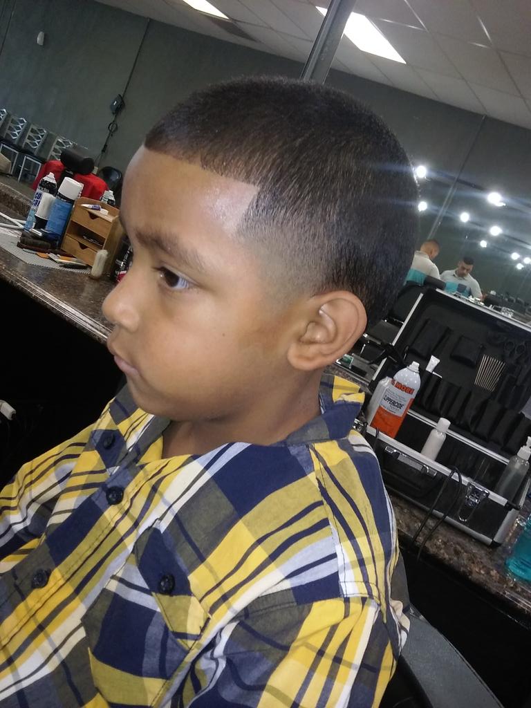 RjayBarber's tweet photo. Kids taper fade holla for them fadez
#barberlife #taperfade #whals #76ers #gtownbarber #gthang https://t.co/b8Se4lTkXf