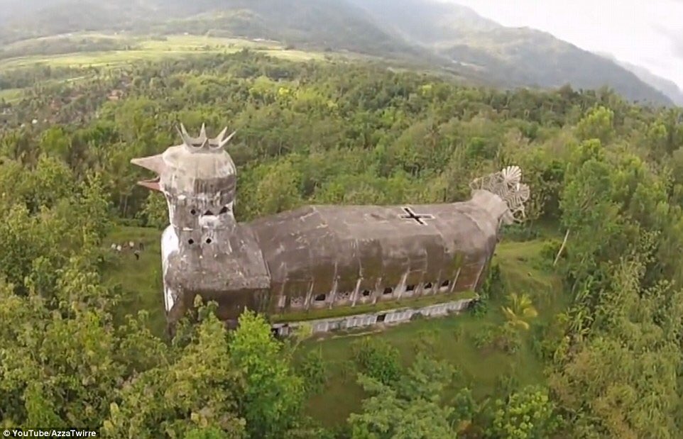 unfoundhouse's tweet photo. Mysterious abandoned 'chicken church' built in Indonesian jungle by a man who had a vision from God...
#weird https://t.co/FTvdVpp0KU