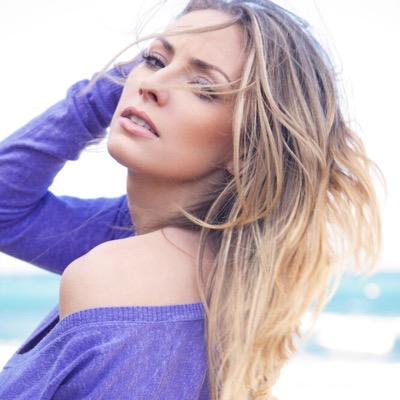 [AHORA] <a href="/NataliaRiveraPR/">Natalia Rivera</a> confiesa que esta limpia de bochinches. #moluscoynatalia <a href="/Moluskein/">Molusco</a>