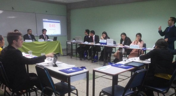 UNYMUN's tweet photo. "Extremismo religioso" durante la primera jornada de debates. #CDH #UNYMUN2015 (Vía @TNYT_UnyMun) https://t.co/Pk9BlKy3Np