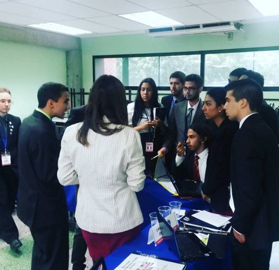 UNYMUN's tweet photo. #ConsejoDeSeguridad durante un Caucus no moderado. #UNYMUN2015 (Vía @Australiannews4) https://t.co/54piIdwG7R