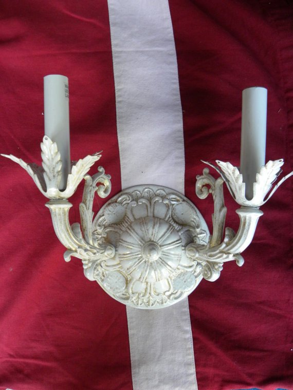 fieldsofvintage's tweet photo. #frenchdecor #WhiteWallSconce #CandleFixture #Wallfixture #shabbyChic #Victorian https://t.co/H3AIaZnSmU #etsy https://t.co/fz3VNrPxYU