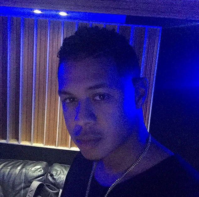 FuegoFBM's tweet photo. Siempre working 🔥🔥🔥🔥🔥🤑🤑🤑 #FireboyForever2 #TheFireboyEra 🌑☠ #FireboyWave🌊 #Fireboyinc🔥
 #FlylatinoGang✈️ https://t.co/5nKuJH79I0