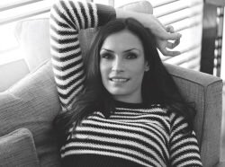 Happy birthday to 1 of the most beautiful women on earth, the GORGEOUS Famke Janssen. Doesn\t look a day over 35.   