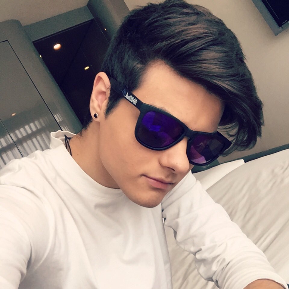 ¿Quién dijo que las gafas de sol son sólo para el verano? #Northweektodoelaño @northweek 
bit.ly/1BsJVaL 😎