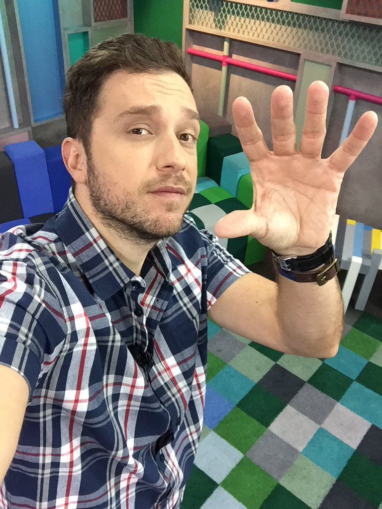 twantedbrasil's tweet photo. Pronto pro @Mix_Diario vem que começa agora na @Mix_Tv https://t.co/WQ3gJHJfT8